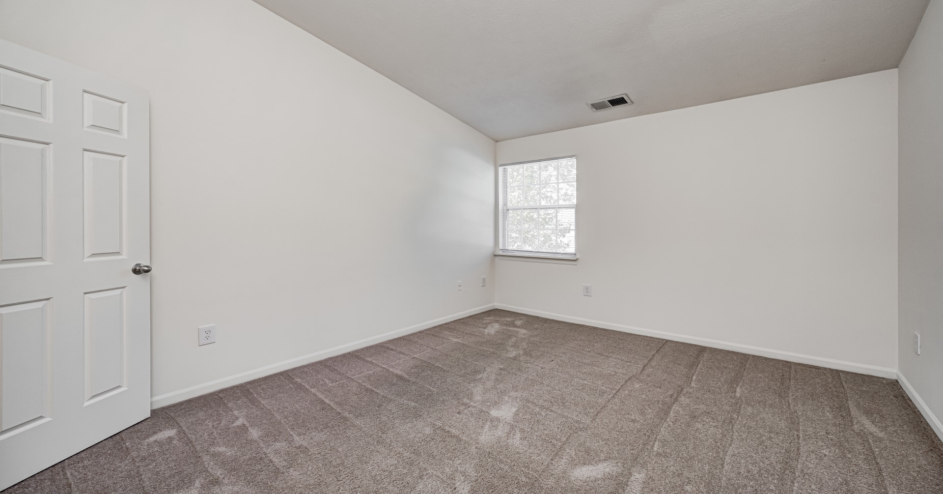 Harvard Square Apartments | Photo Gallery of Our Vickery Midtown, Dallas  Apartments, image size:1920x1005