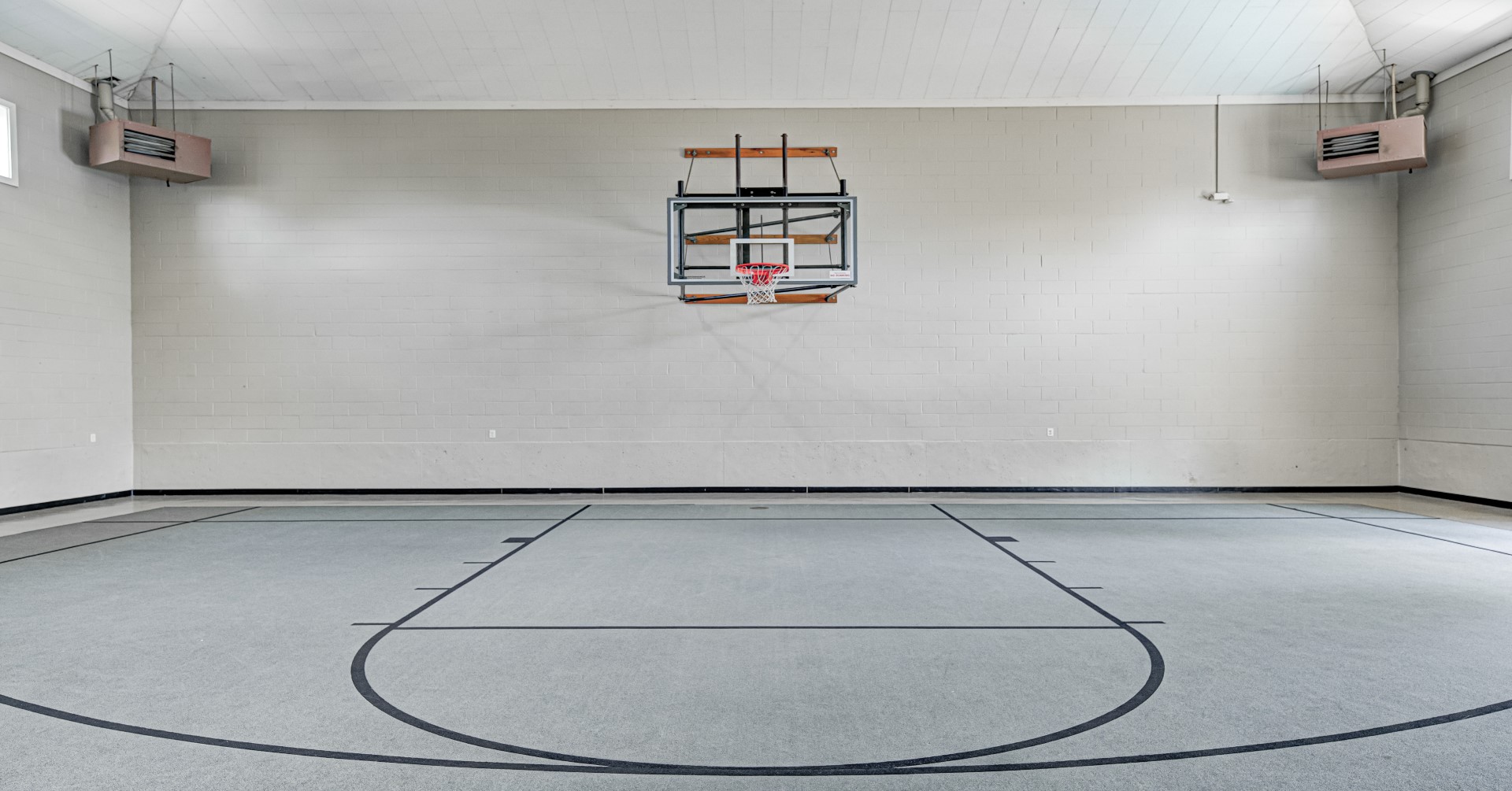 Bayshore apartments Basketball Gym