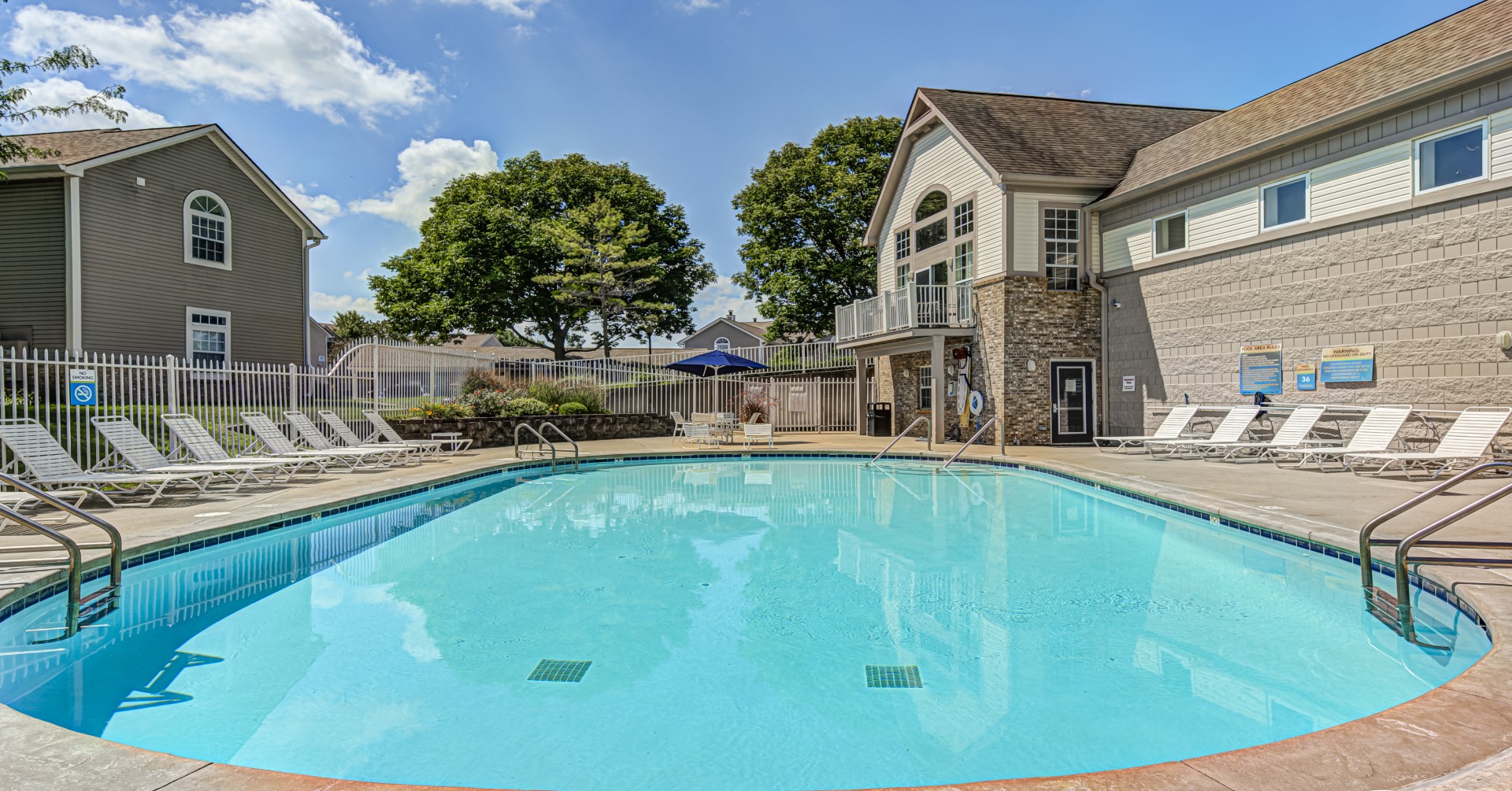 Bayshore apartments Pool 1